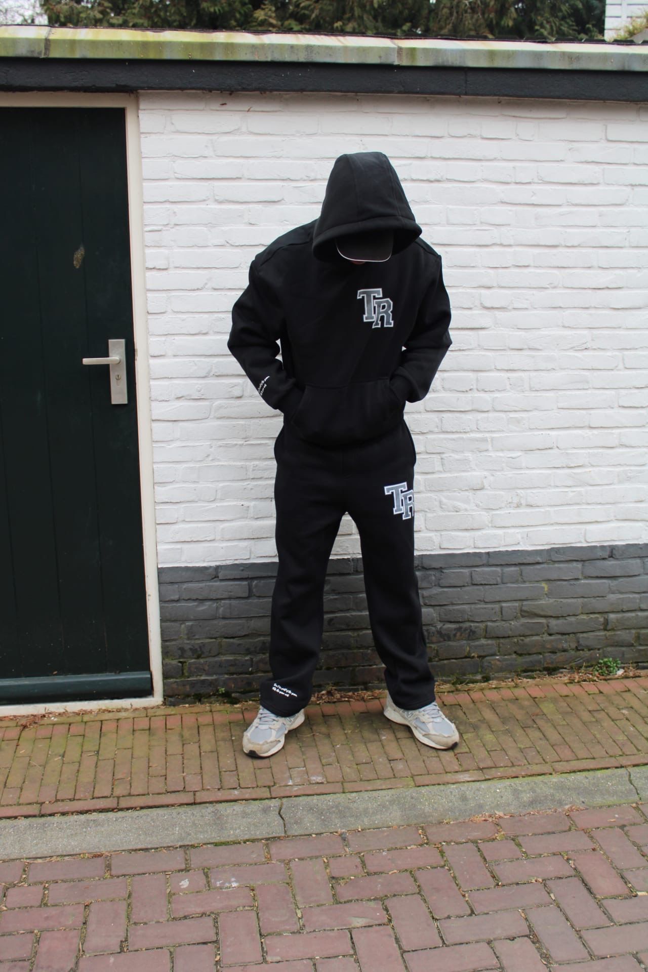 TR LOGO BLACK TRACKSUIT