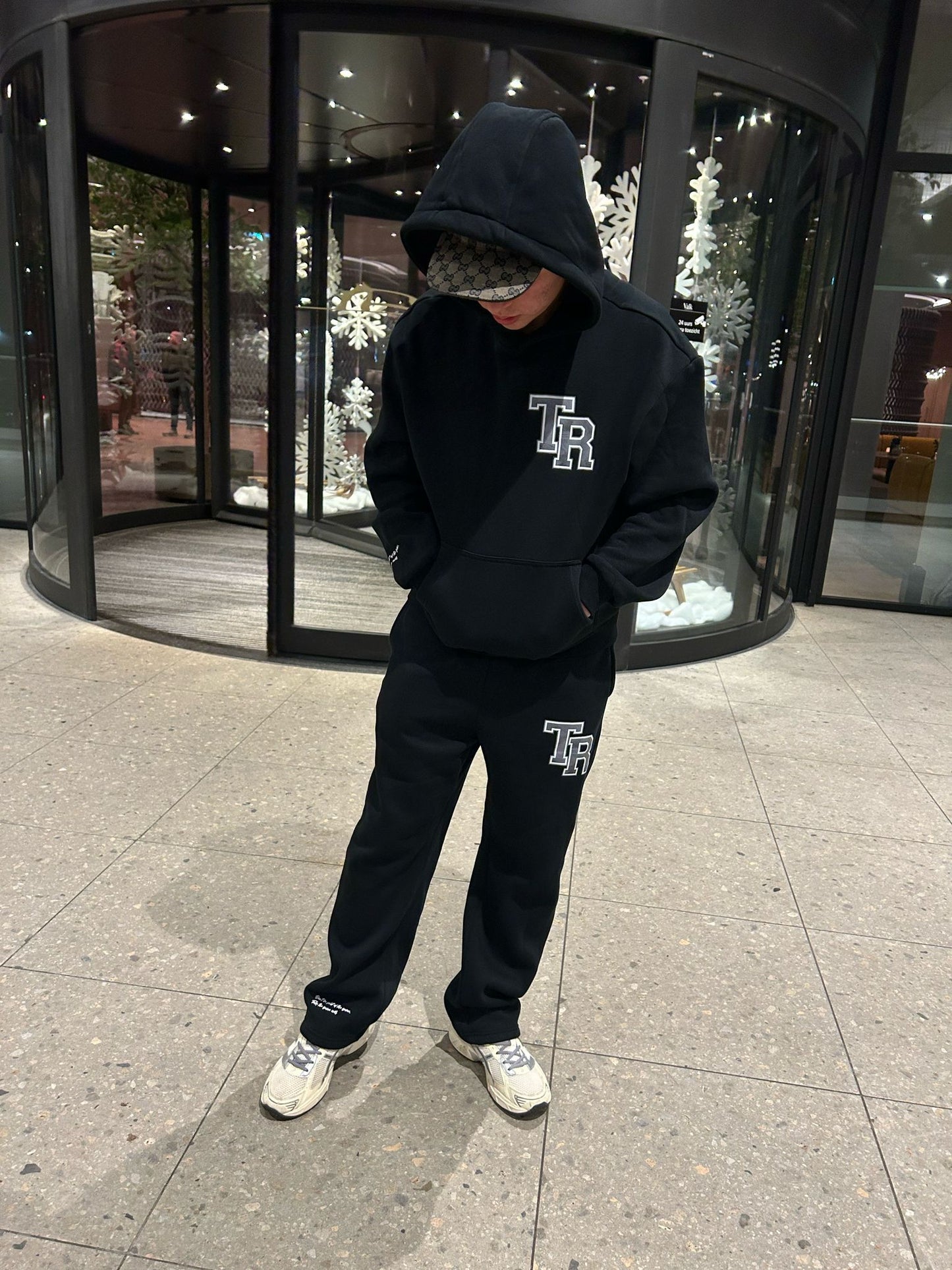 TR LOGO BLACK TRACKSUIT